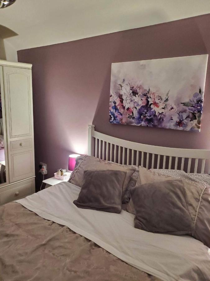 Minimum Stay Two Nights 란 외부 사진
