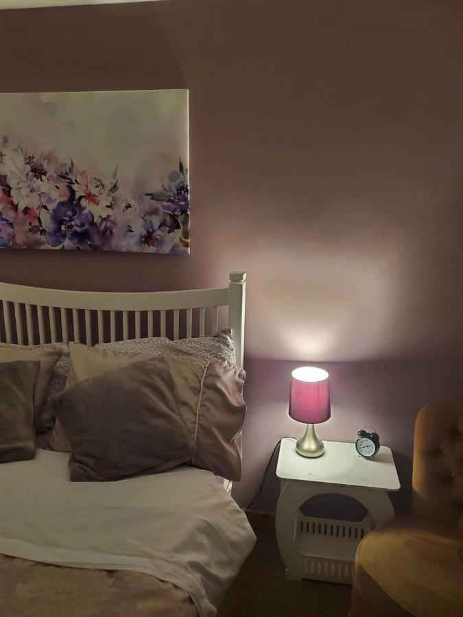 Minimum Stay Two Nights 란 외부 사진